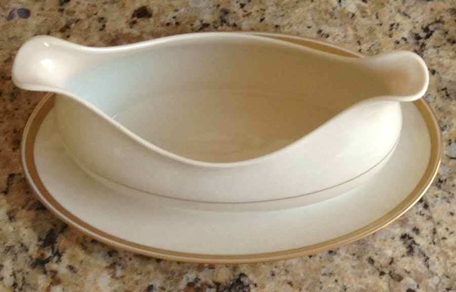 FN32 Gravy Boat with Attached Underplate by Franciscan-1