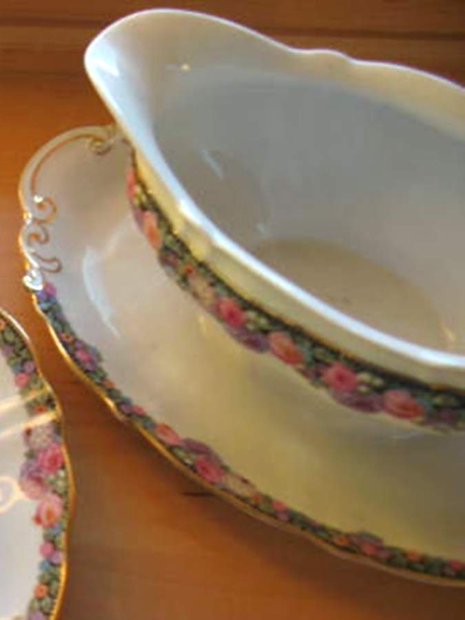 FUR114 Gravy Boat with Attached Underplate by Furstenberg-1
