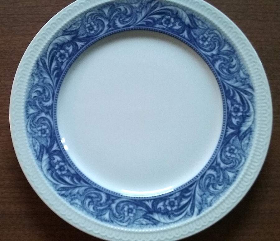 8319 Dinner Plate by Fukagawa-1
