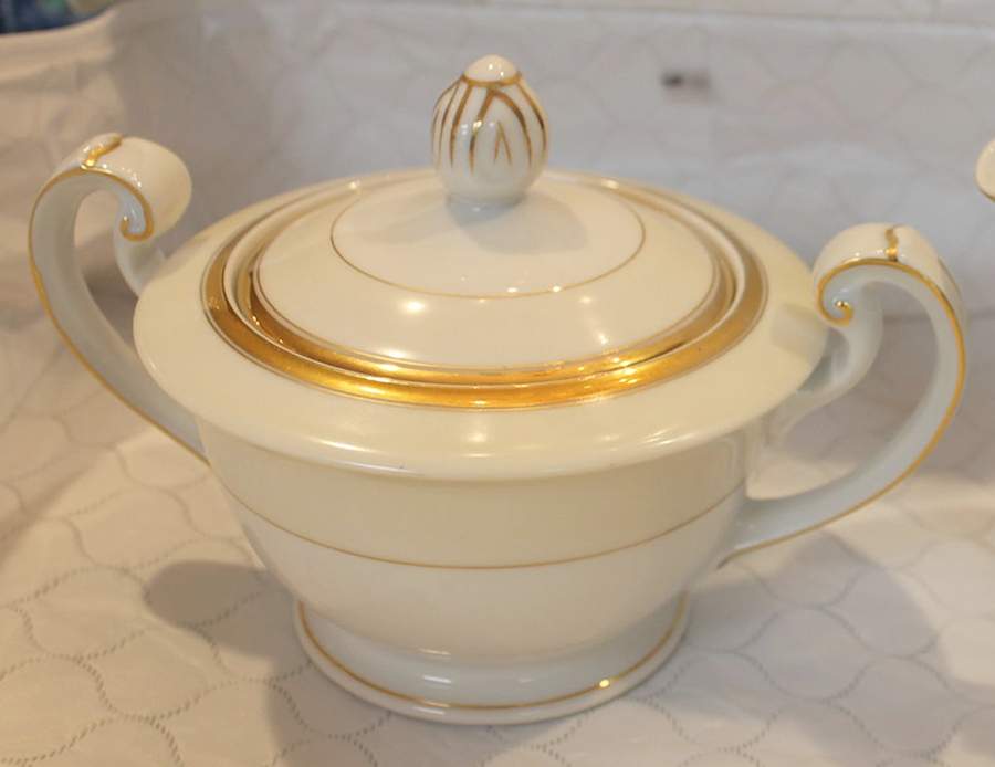400 Sugar Bowl & Lid by Fukagawa-1