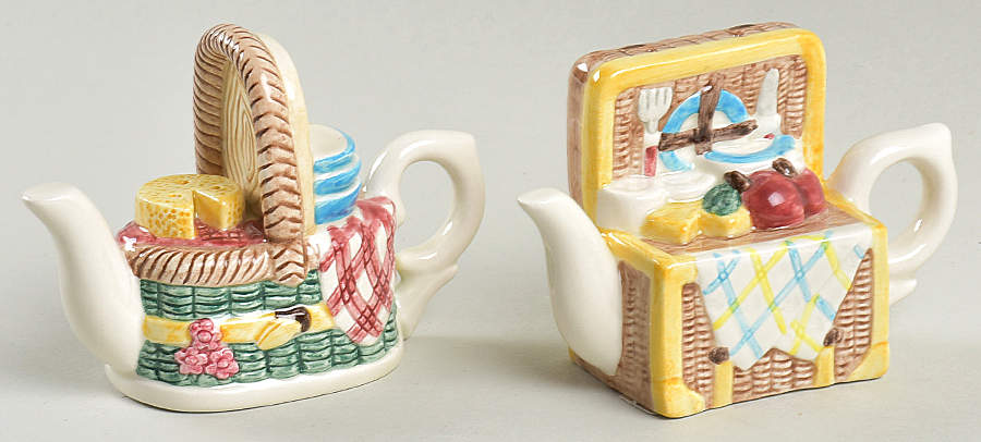 Picnic Baskets Salt & Pepper Set by Fitz and Floyd-1