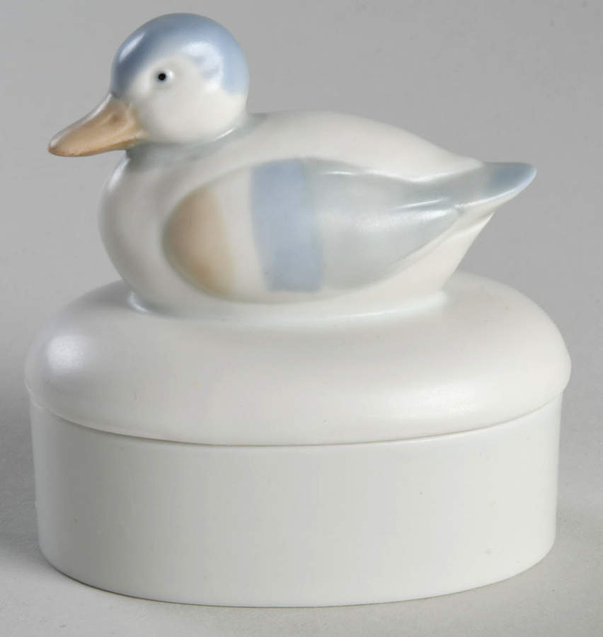 FIT170 3" Oval Box with Lid by Fitz and Floyd-1