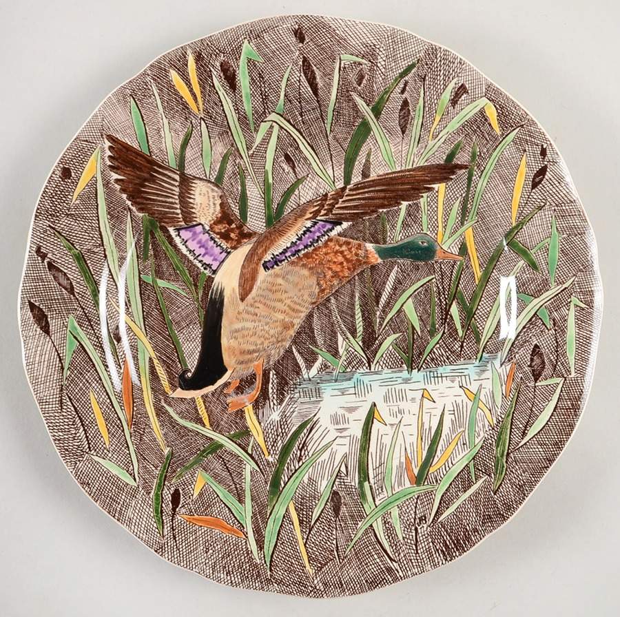 Rambouillet Dinner Plate by Faiencerie De Gien-1
