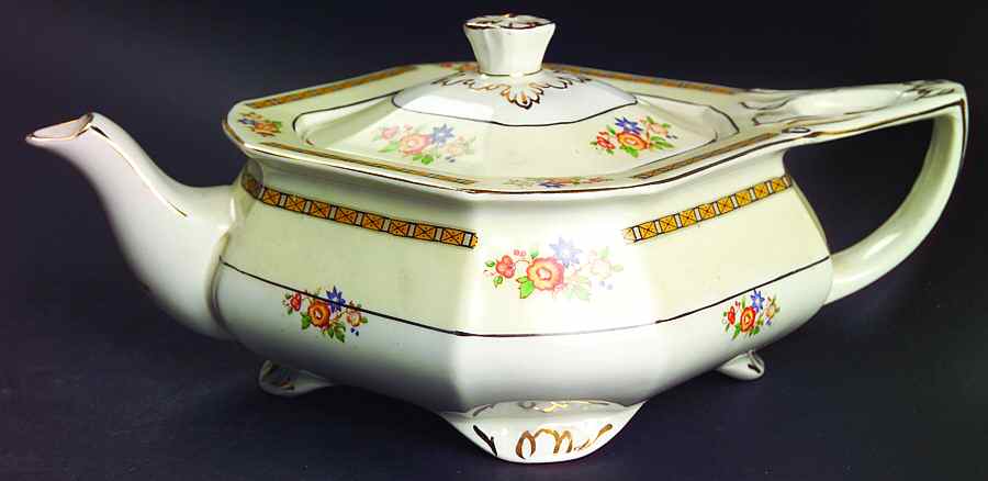 Alton Teapot & Lid by Grindley-1