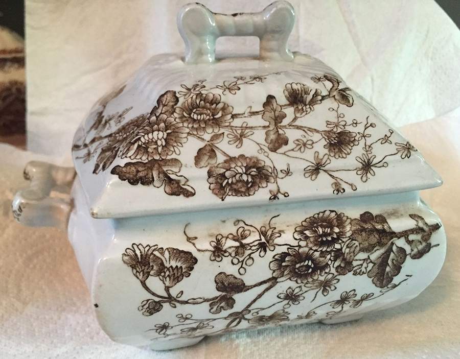 Spring Sauce Boat & Lid by Grindley-1