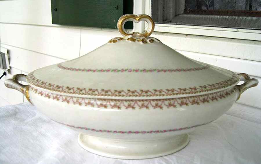 GUE46 Round Covered Vegetable by WM Guerin-1