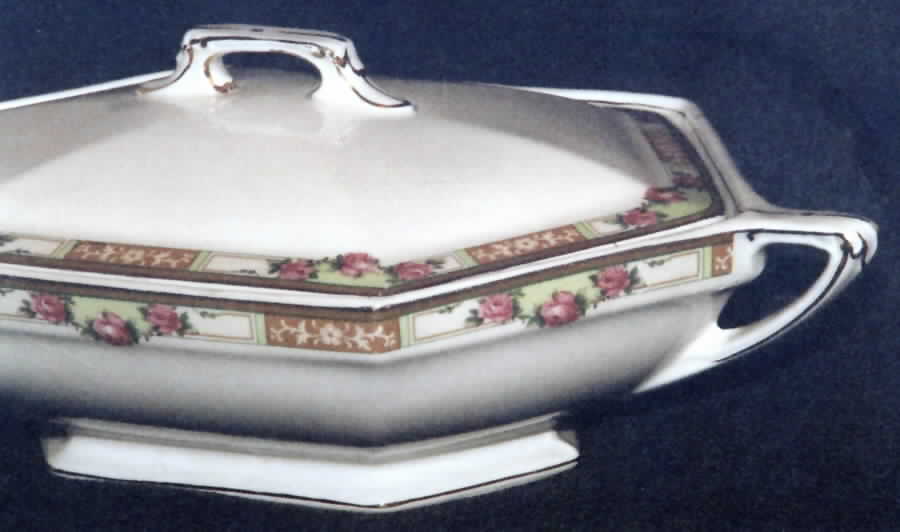 GRI251 Oval Covered Vegetable by Grindley-1