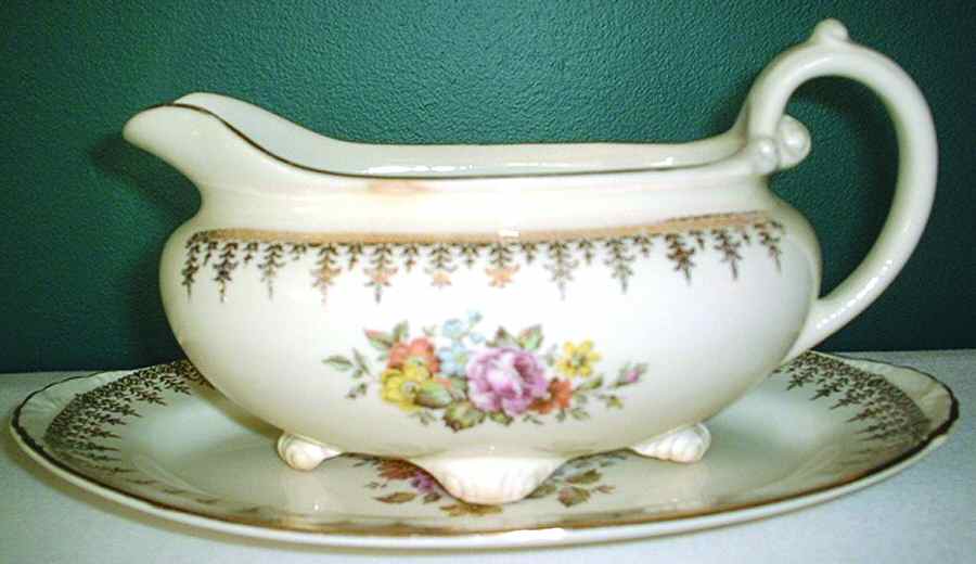 Charmaine Gravy Boat & Underplate by Georgian China-1
