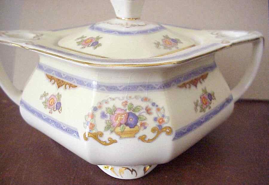 Valois (Gold Trim) Sugar Bowl & Lid by Grindley-1
