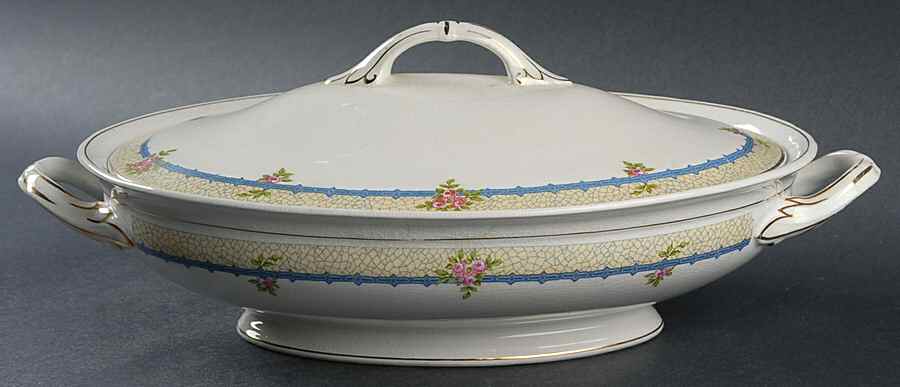 GRI336 Oval Covered Vegetable by Grindley-1