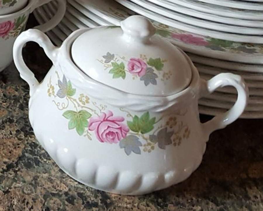 GRI340 Sugar Bowl & Lid by Grindley-1