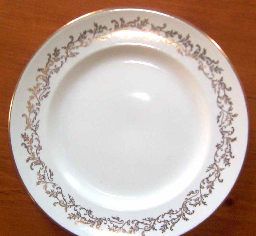 Gold Wreath Dinner Plate by Georgian China-1