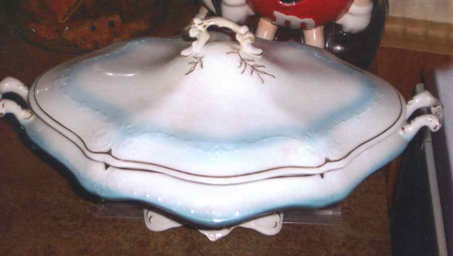 GRI166 Oval Covered Vegetable by Grindley-1