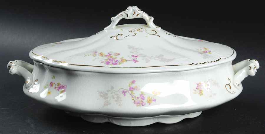 GRI354 Oval Covered Vegetable by Grindley-1