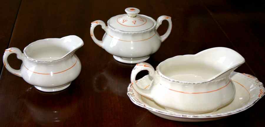 GRI357 Sugar Bowl & Lid by Grindley-1