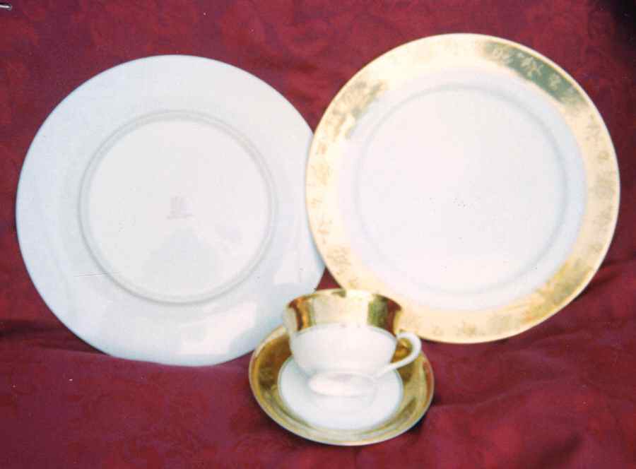 GDH2 Dinner Plate by Golden China (Japan)-1