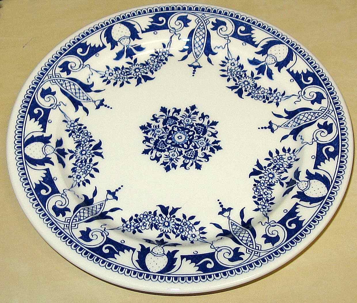 GIE26 Dinner Plate by Faiencerie De Gien-1