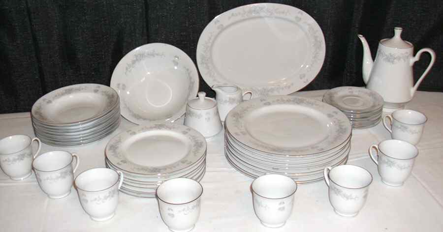 GUG6 Dinner Plate by Guoguang-1