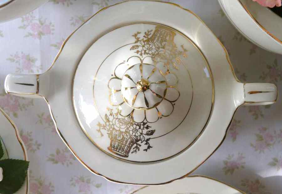 GRI397 Sugar Bowl & Lid by Grindley-1