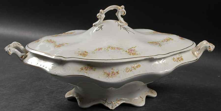 GRI417 Oval Covered Vegetable by Grindley-1
