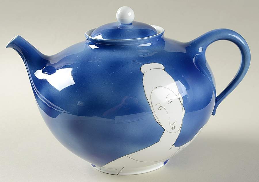 Jeanne Teapot & Lid by Ginori 1735-1