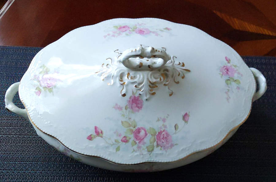 GRI425 Oval Covered Vegetable by Grindley-1