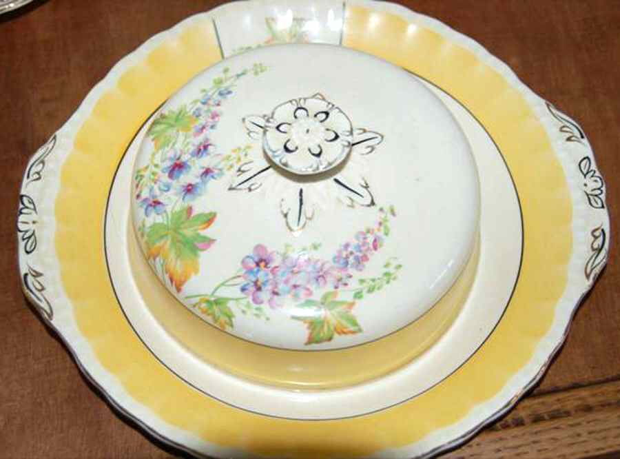 GRI427 Round Covered Butter by Grindley-1
