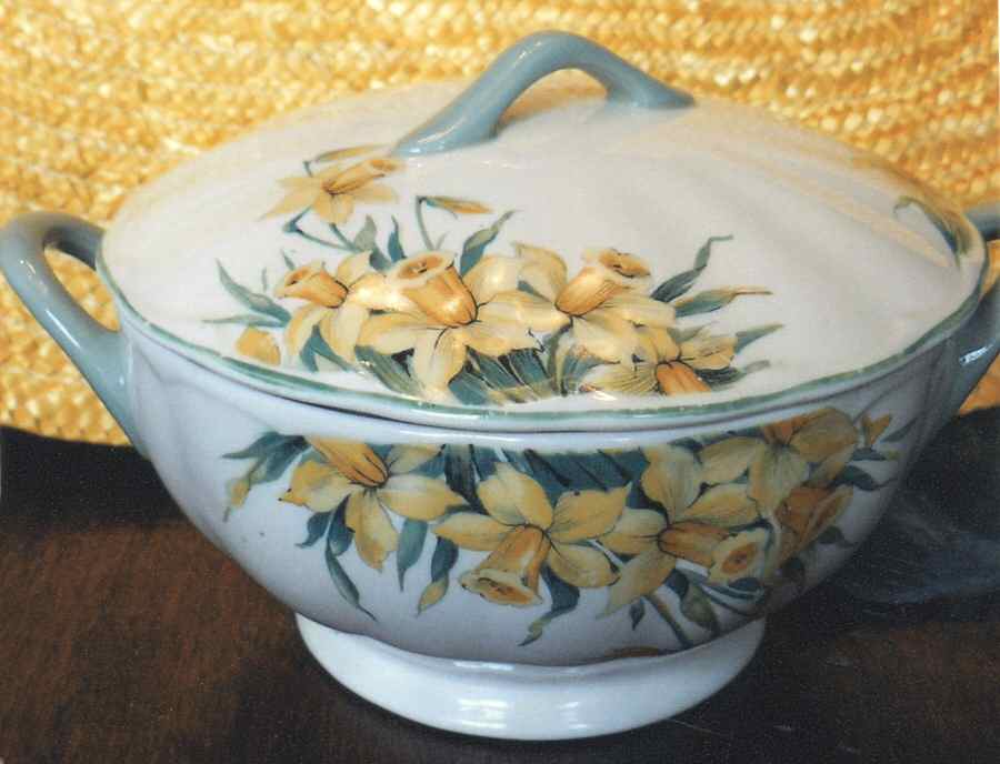 Vine (Floral) Sauce Boat & Lid by Grindley-1