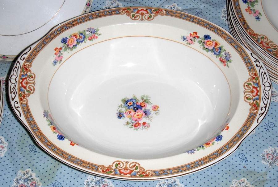 GRI454 10" Oval Vegetable Bowl by Grindley-1
