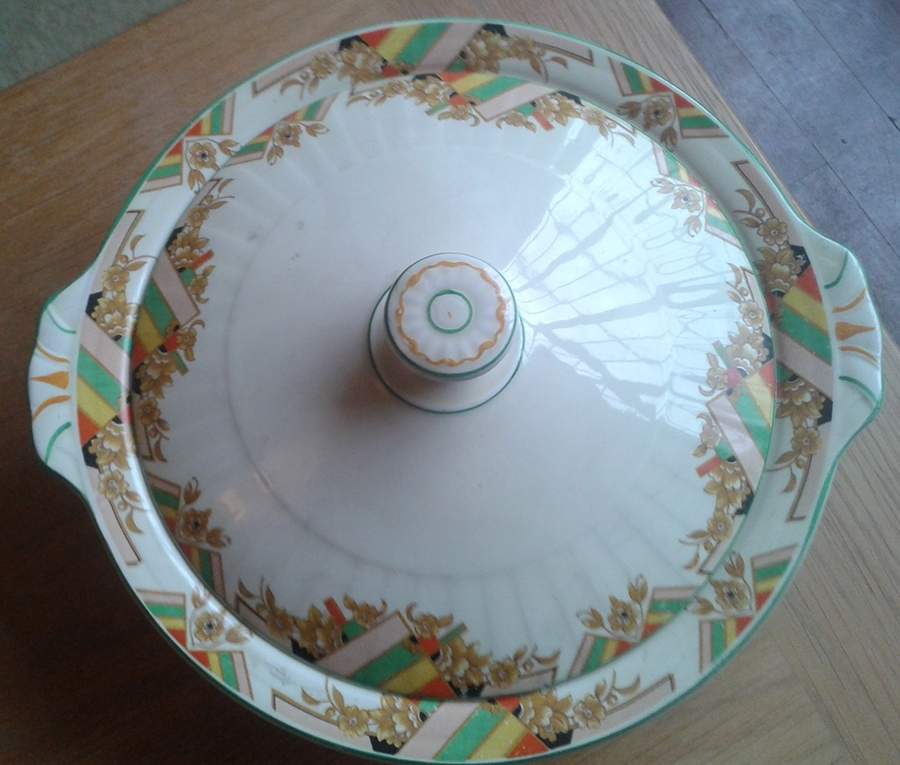 GRI466 Round Covered Vegetable by Grindley-1