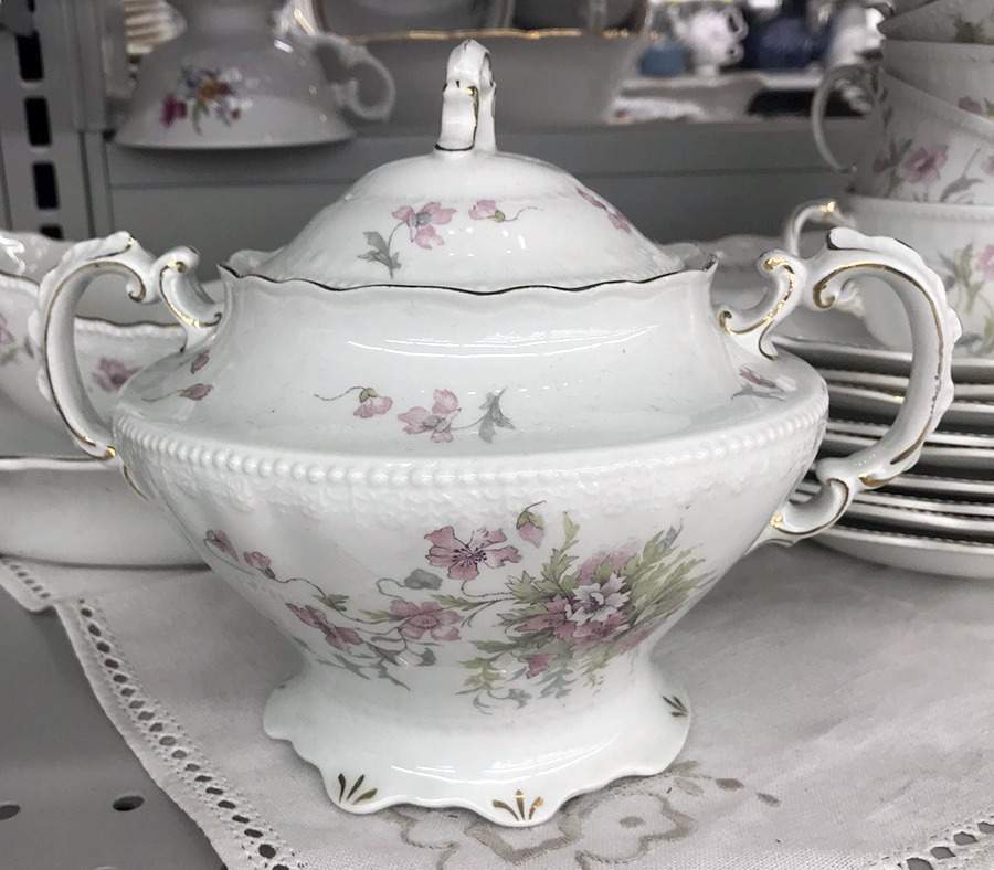 GRI492 Sugar Bowl & Lid by Grindley-1
