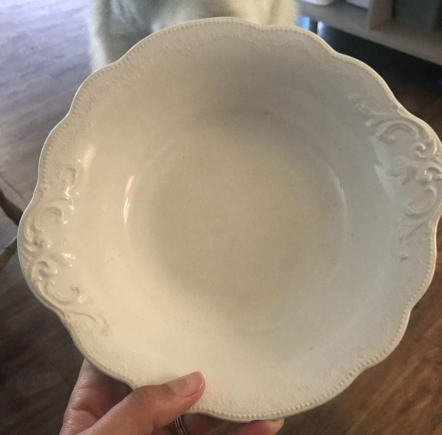 GRI493 9" Round Vegetable Bowl by Grindley-1