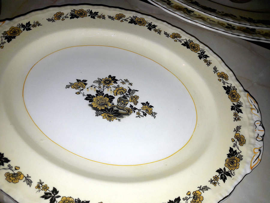 GRI1495 14" Oval Serving Platter by Grindley-1
