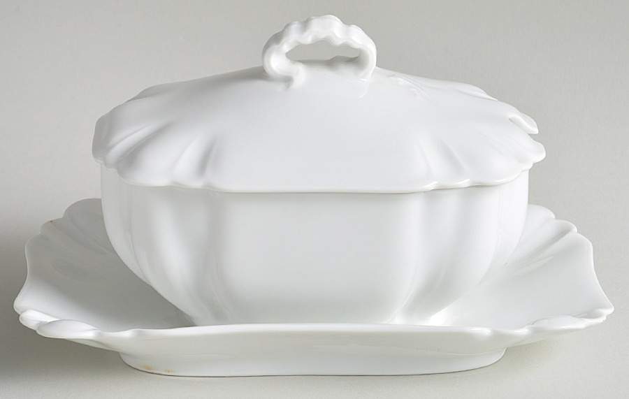 Schleiger 10 Gravy Boat w/Attached Underplate & Lid by Haviland-1