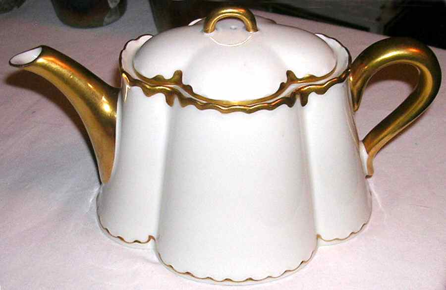 Schleiger 15 Teapot & Lid by Haviland-1