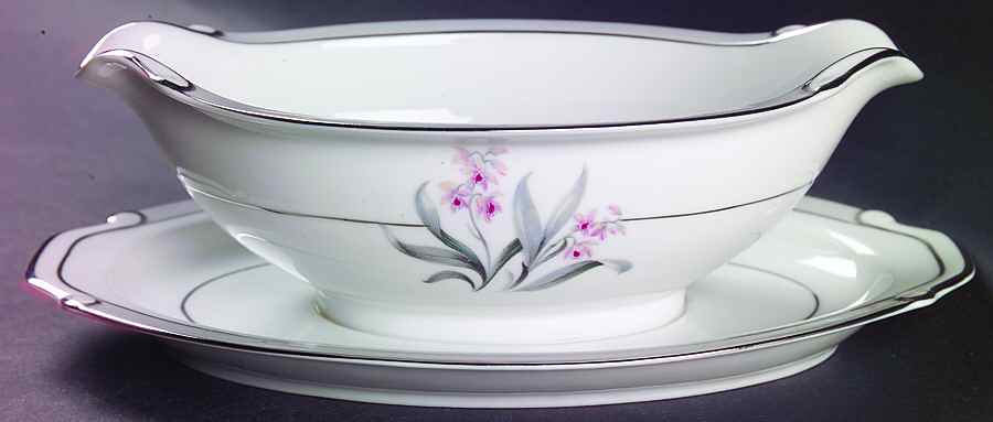 Everglade Gravy Boat with Attached Underplate by Halsey-1