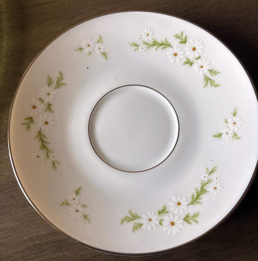 Daisy Wreath Saucer by Heinrich - H&C-1