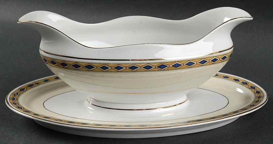 Empire (No Center Design) Gravy Boat with Attached Underplate by Heinrich - H&C-1