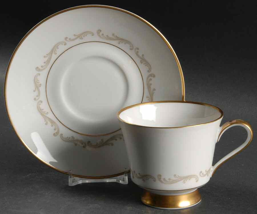 Golden Arc Footed Cup & Saucer Set by Heinrich - H&C-1
