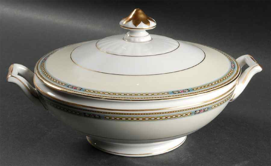 12945 Round Covered Vegetable by Heinrich - H&C-1