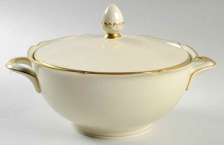 6257 (Scalloped) Round Covered Vegetable by Heinrich - H&C-1