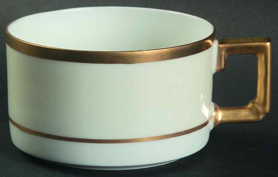 Queen Flat Cup by Heinrich - H&C-1