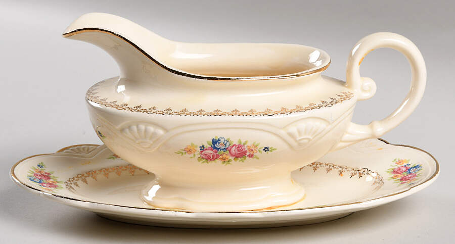 M203 Gravy Boat with Attached Underplate by Homer Laughlin -1