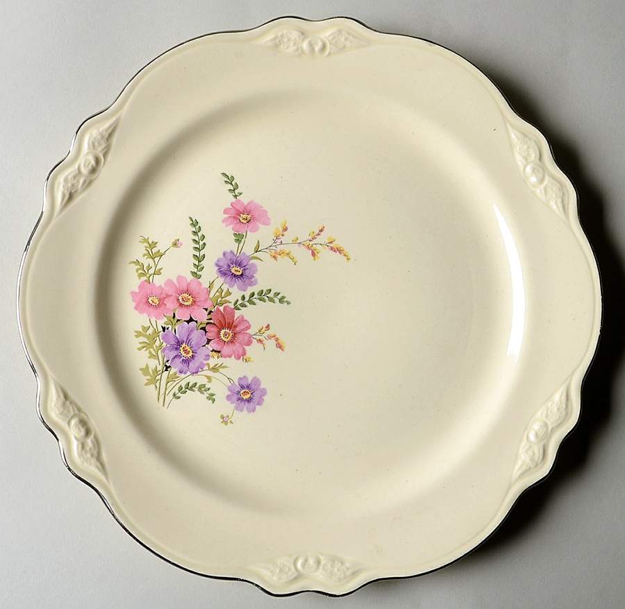 Meadow Goldenrod Dinner Plate by Homer Laughlin -1