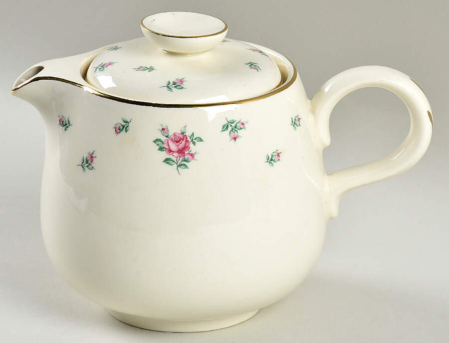 Rambler Rose (Eggshell Georgian, American Vogue) Teapot & Lid by Homer Laughlin -1