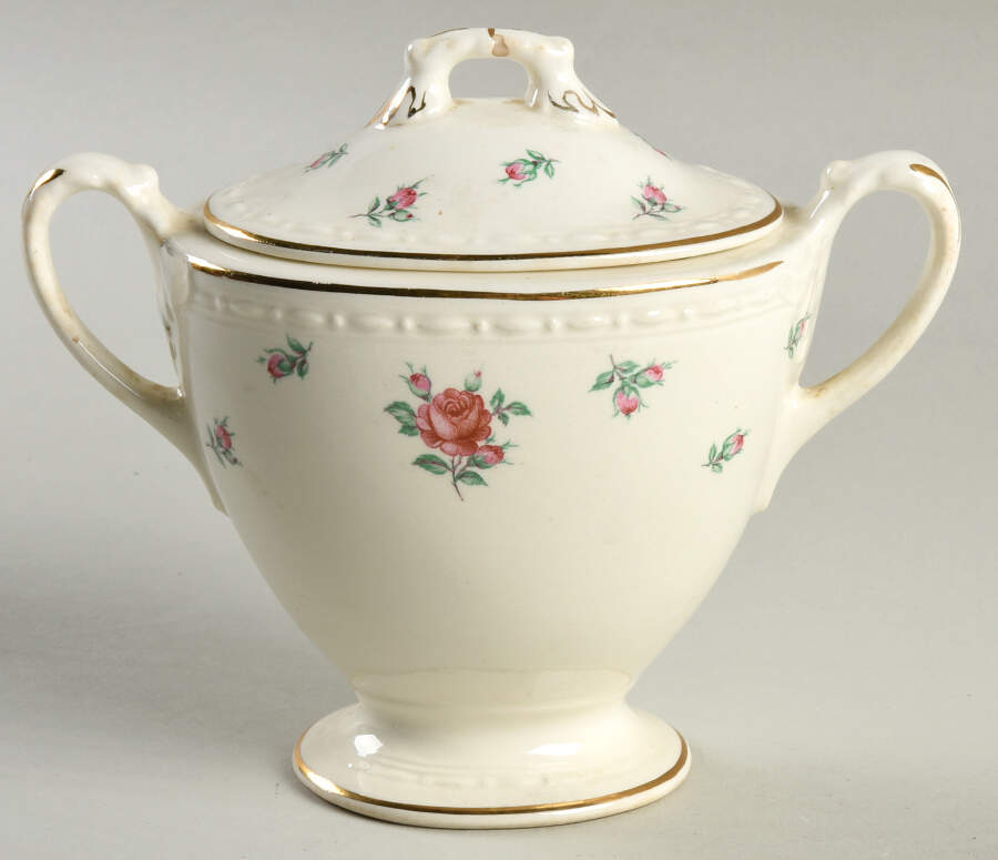 Rambler Rose (Eggshell Georgian, American Vogue) Sugar Bowl & Lid by Homer Laughlin -1