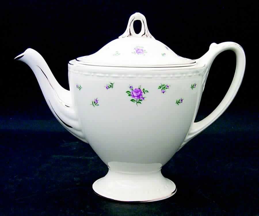 Rambler Rose (Eggshell Georgian, American Vogue) Teapot & Lid by Homer Laughlin -1