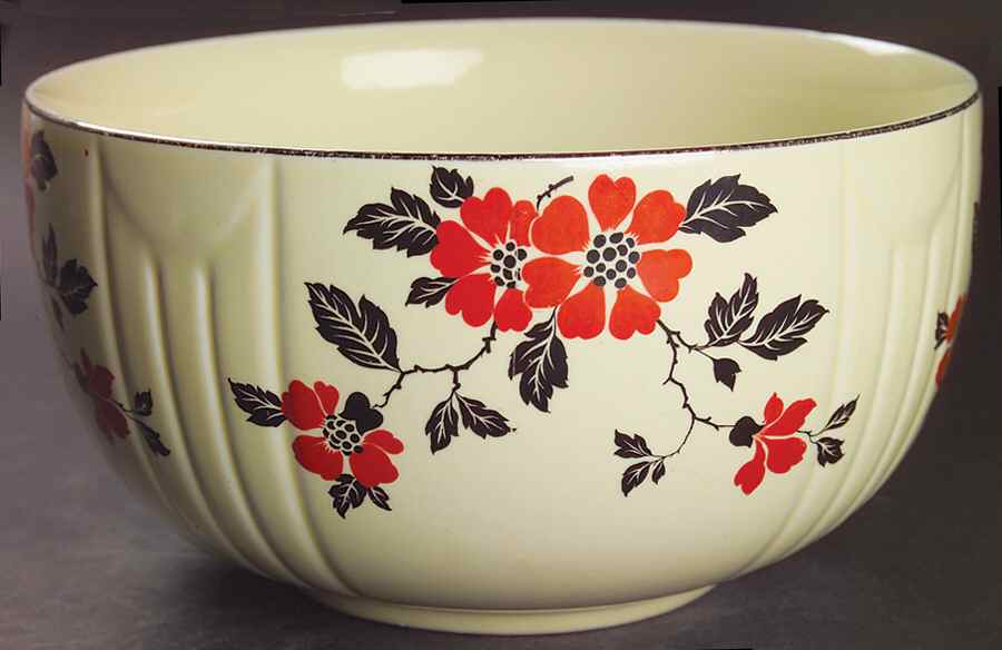 Red Poppy (Platinum Ring) 9" 3 1/2 Qt Radiance Bowl by Hall-1