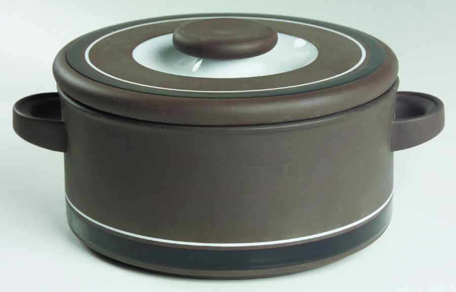 Contrast 2.5 Qt Round Covered Casserole by Hornsea-1
