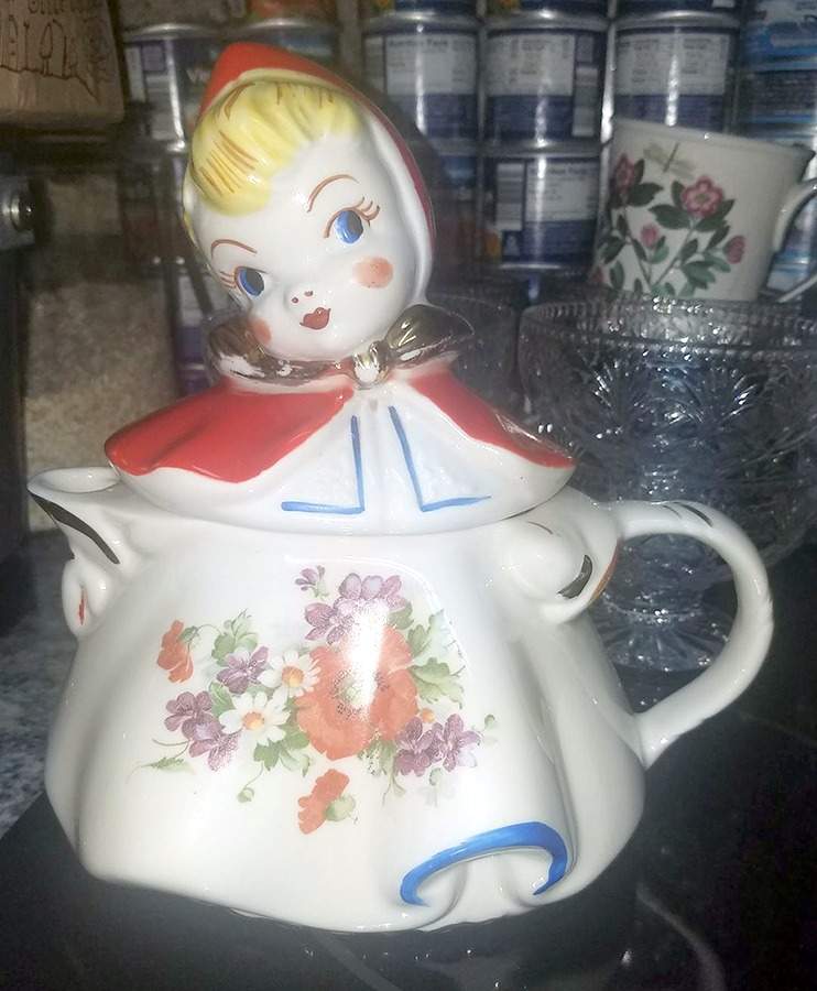 Little Red Riding Hood Teapot & Lid by Hull-1
